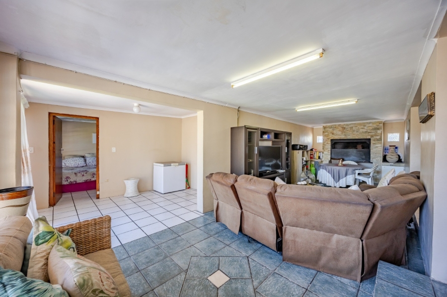 5 Bedroom Property for Sale in Bothasig Western Cape